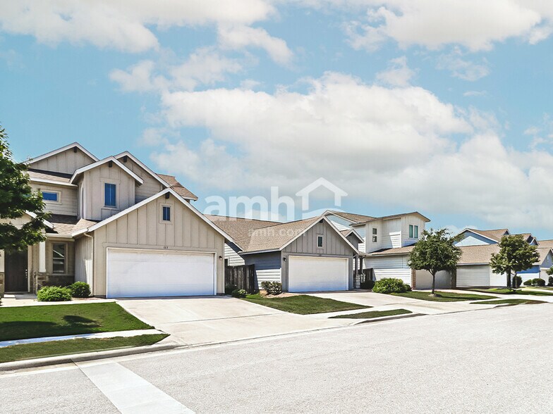 Building Photo - 8106 Cottage Rose Dr