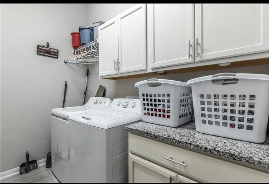 Building Photo - 8219 Quiet Hollow Dr