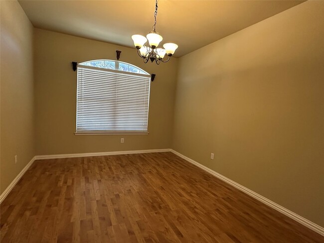 Building Photo - 8466 Davis Dr