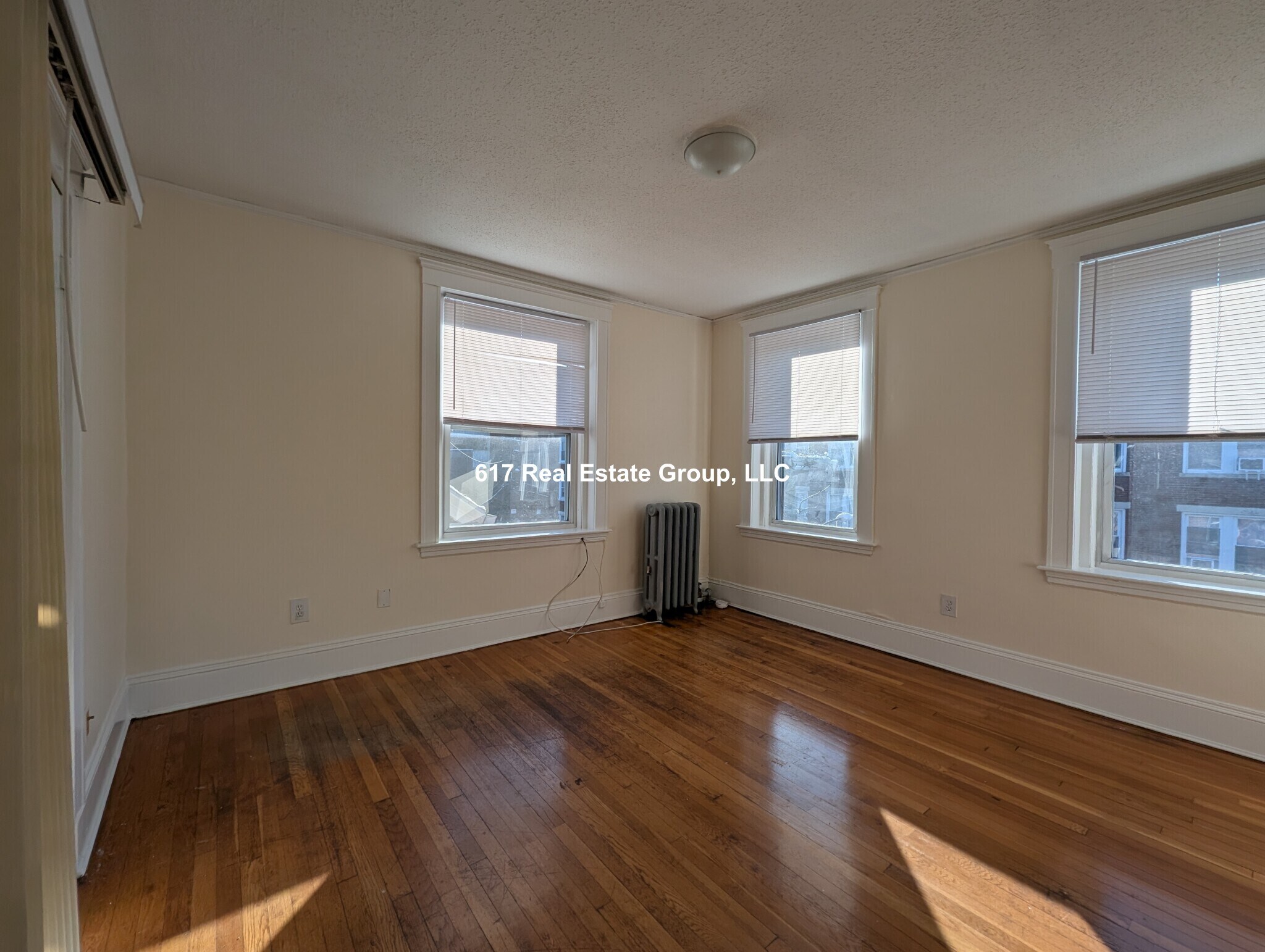 Building Photo - 8 Barrows St