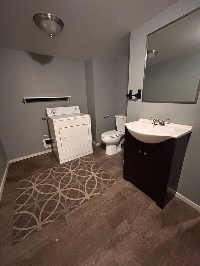 Building Photo - 3 Bed 1.5 Bath Home