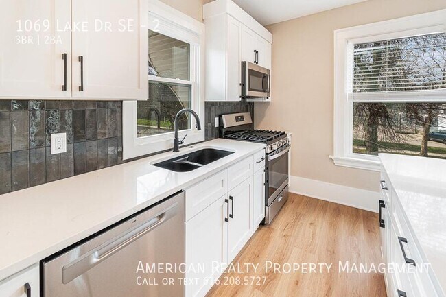 Building Photo - 1069 Lake Dr SE