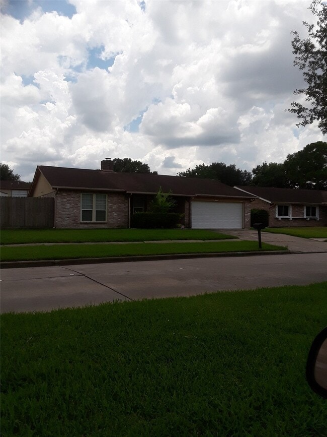 Building Photo - 13811 Towne W Blvd
