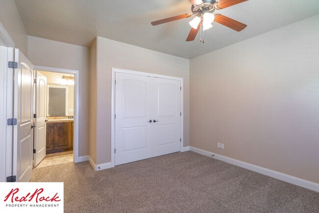 Building Photo - Dog Friendly, Pleasant 4 Bedroom, 2.5 Bathroom Townhome