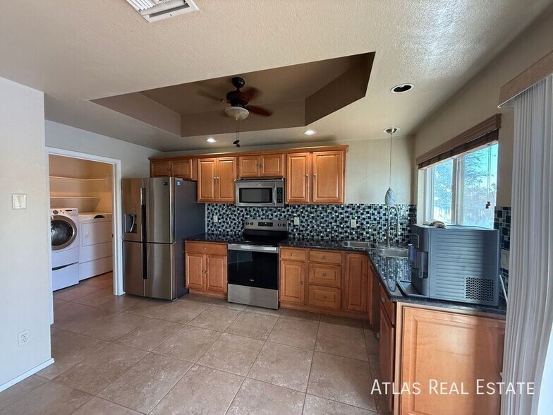 Building Photo - 1425 W Coral Reef Dr