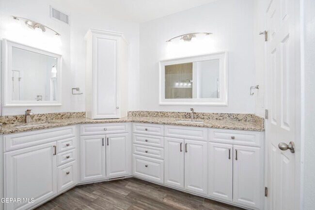 Building Photo - 918 Bellacumbre Dr
