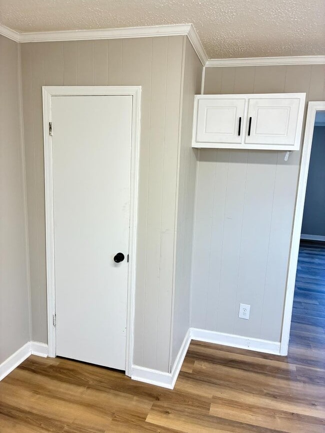 Building Photo - 1612 Dartmore Dr N