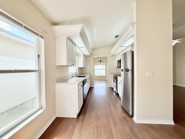 Building Photo - 27519 Sky Lake Cir