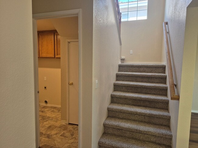 Building Photo - Adorable 3 bedroom 2.5 bath home