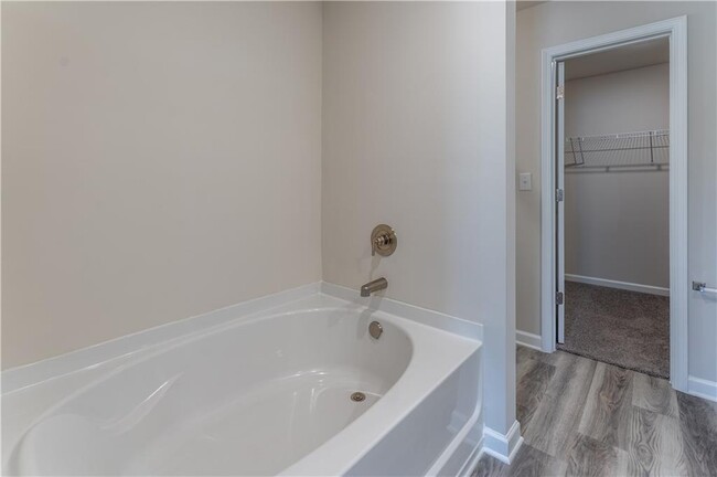 Building Photo - 4105 Oakwood Ter Ct