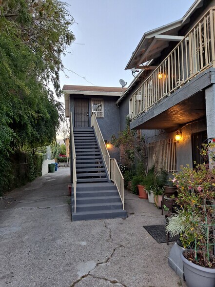 Building Photo - 4137 Chevy Chase Dr