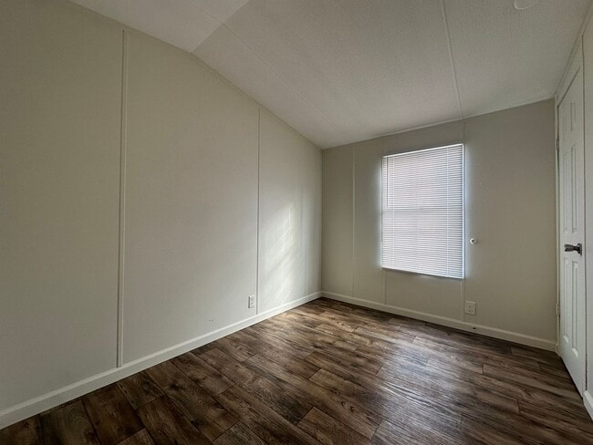 Building Photo - 1012 10th St