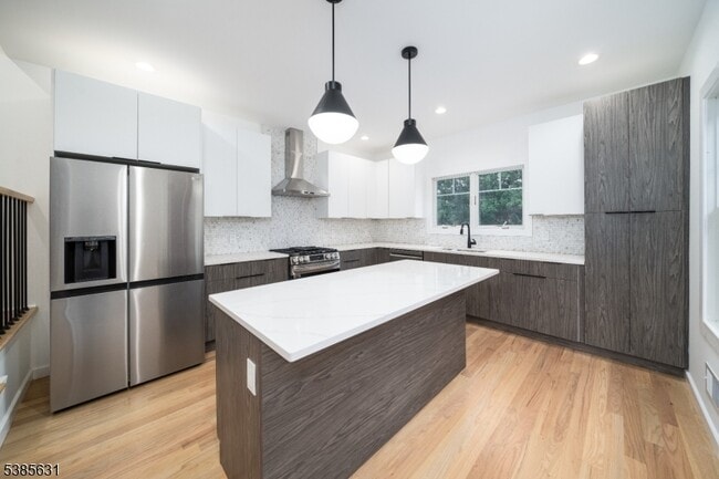 Building Photo - 105 N Fullerton Ave