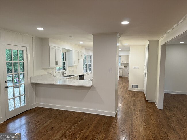 Building Photo - 185 Landor Dr