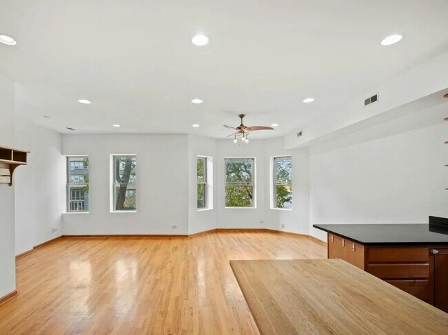 Building Photo - 6133 S Drexel Ave