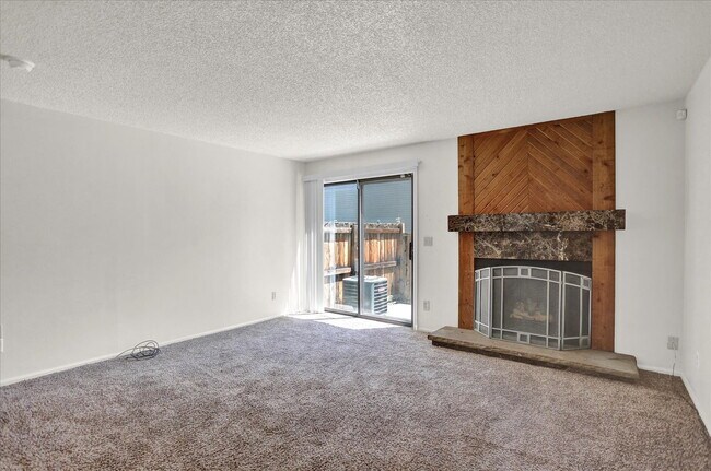 Building Photo - Cute 2 Bedroom 2.5 Bath Townhome in Cherry Creek Schools, 2 Reserved Parking Spots, Great Locatio...