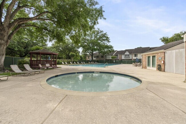Building Photo - 10328 Briar Forest Dr