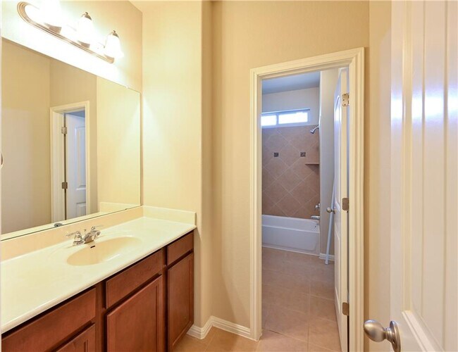 Building Photo - 100 Lake Mineral Wells Dr