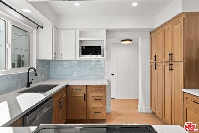 Building Photo - 4020 La Salle Ave