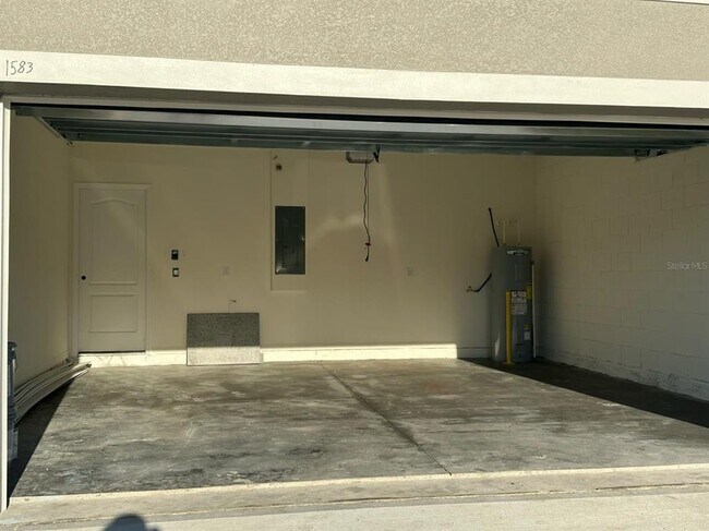 Building Photo - 1583 Barberry Dr