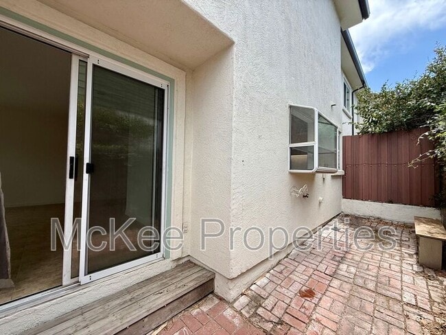 Building Photo - 4734 E Mountain View Dr