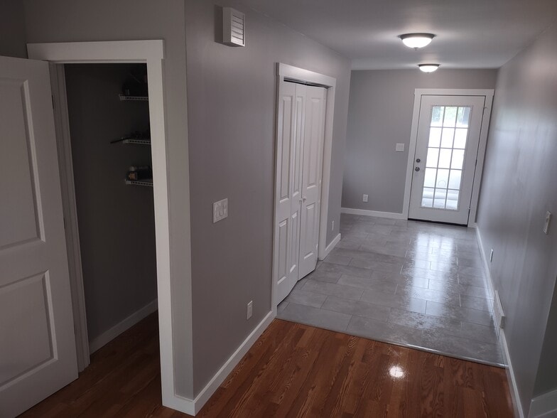 Building Photo - 8620 Salt Springs Rd