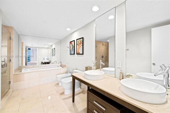 Building Photo - 465 Brickell Ave