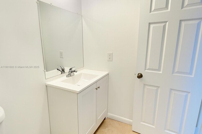 Building Photo - 1475 NE 125th Terrace