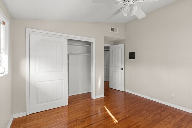 Building Photo - Waterfront 3 Bedroom in Yacht Club Estates