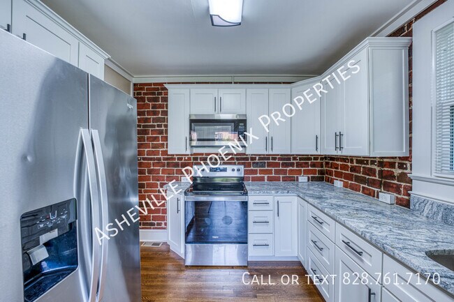 Building Photo - 7 Enka Pine St