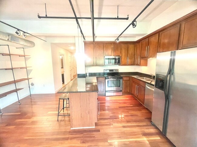 Building Photo - Stunning Downtown Apartment with Parking Garage Access Deducted from monthly Rent!