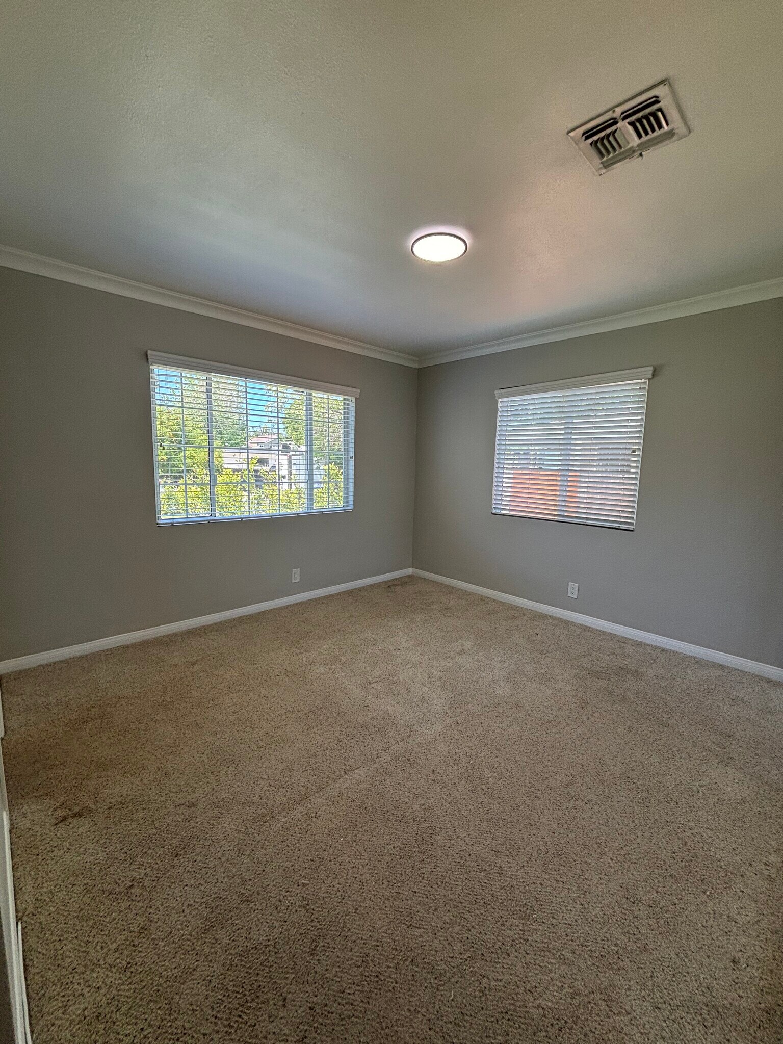 Building Photo - 23158 Leonora Dr