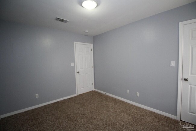 Building Photo - 22 Arapaho Dr