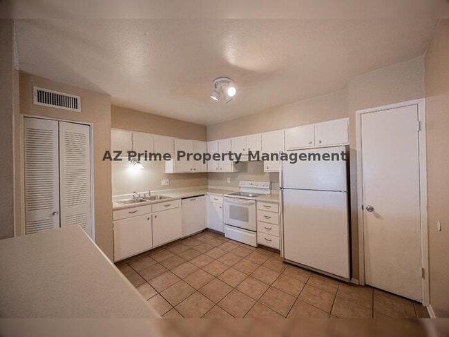Building Photo - 720 S Dobson Rd
