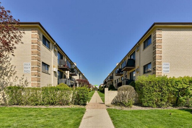 Building Photo - 5113 N East River Rd