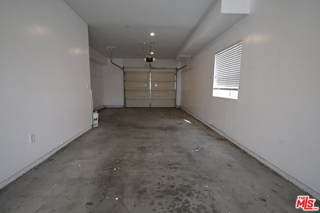 Building Photo - 642 N Manhattan Pl