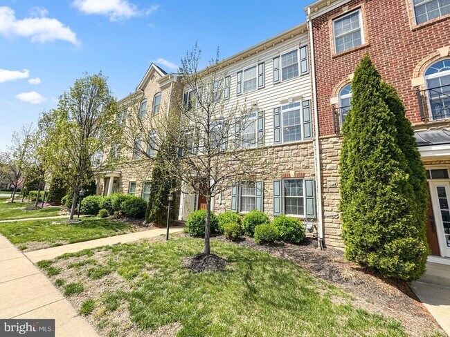 Building Photo - 42365 Pine Forest Dr