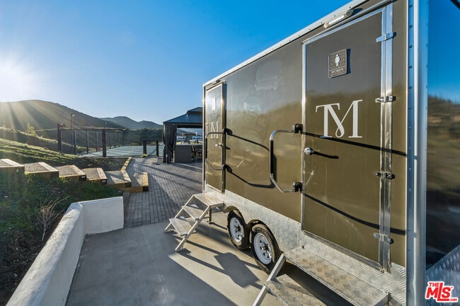 Building Photo - 265 Westlake Blvd