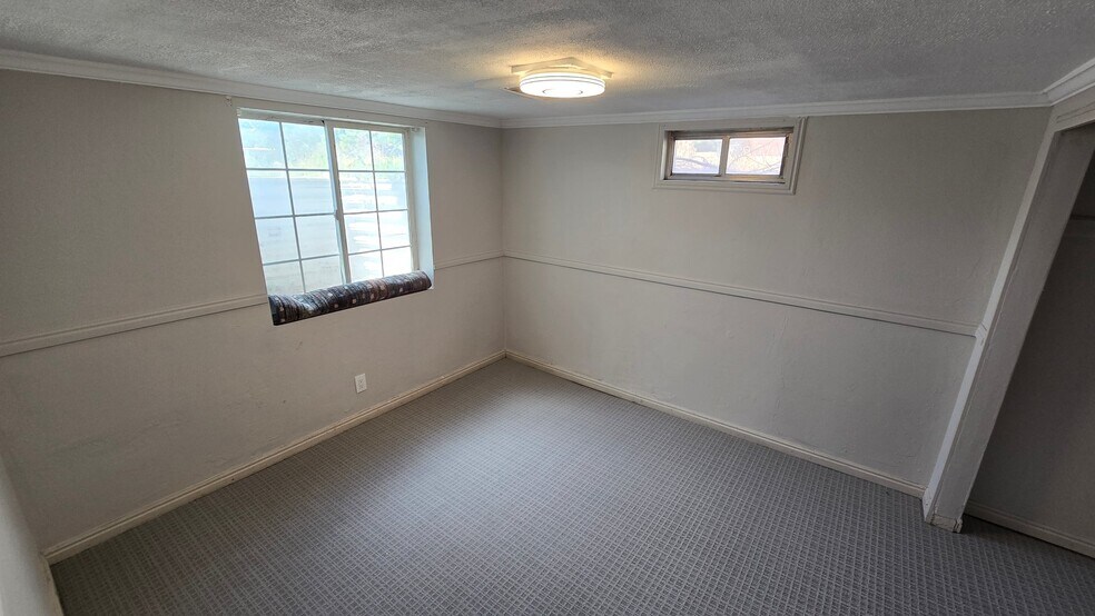 Building Photo - 1050 750 W