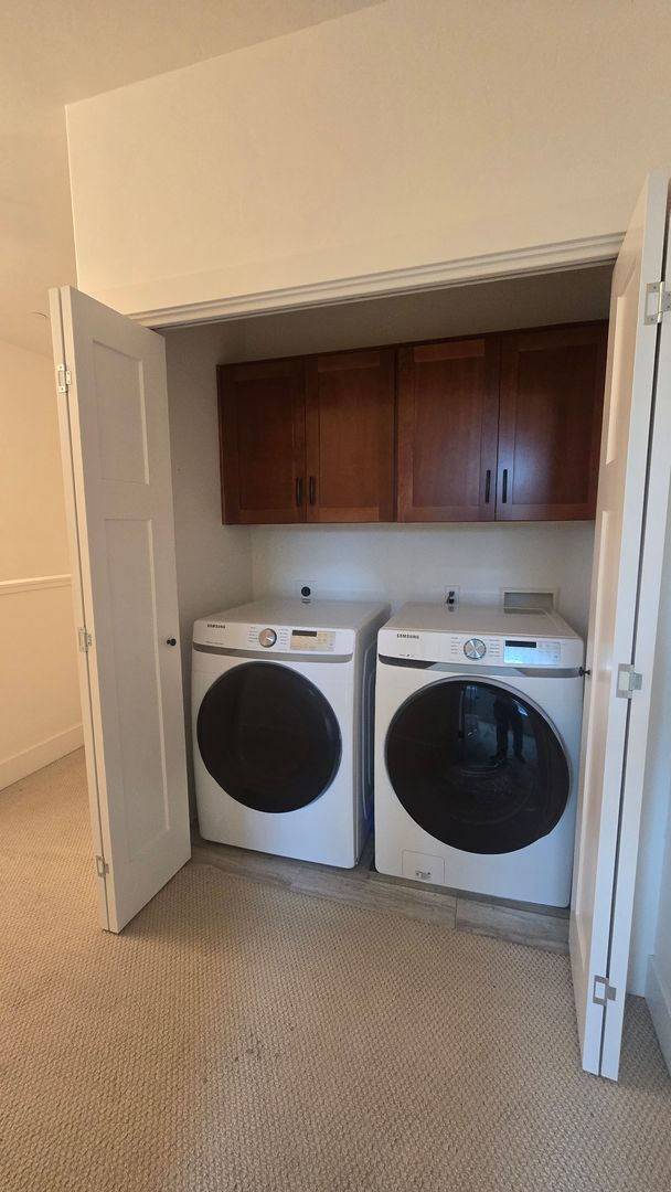 Building Photo - Newer 3-bedroom, two-story home located ju...