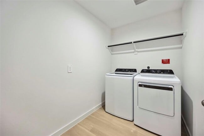 Building Photo - 1715 Battisti Dr