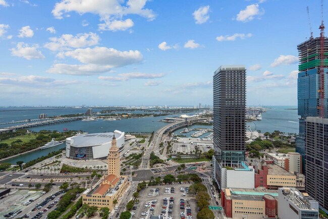 Building Photo - 121 NE 5th St