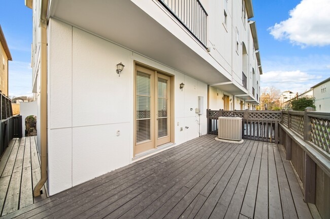 Building Photo - 1250 W 23rd St