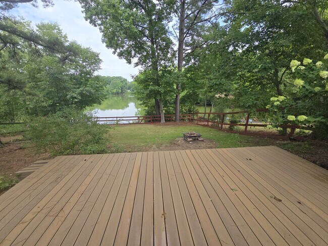 Building Photo - 5360 Chatham Hall Dr