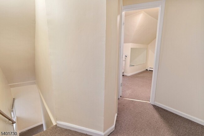 Building Photo - 53 Poplar Ave