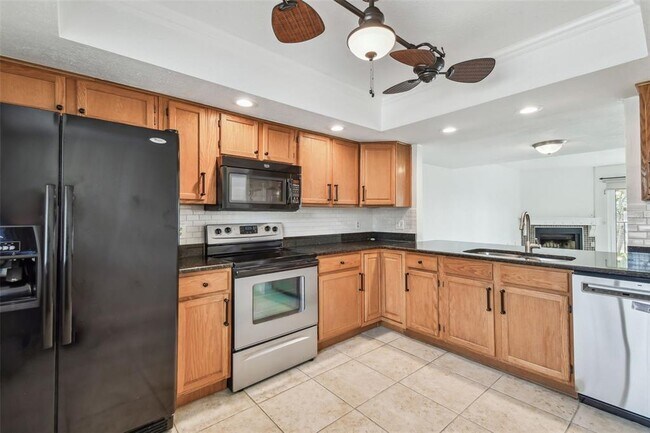 Building Photo - 7550 Sunshine Skyway Ln S