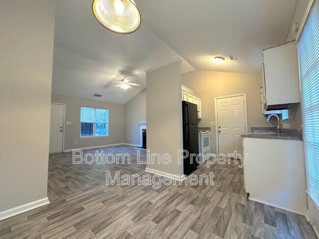 Building Photo - 3521 Atlas Dr