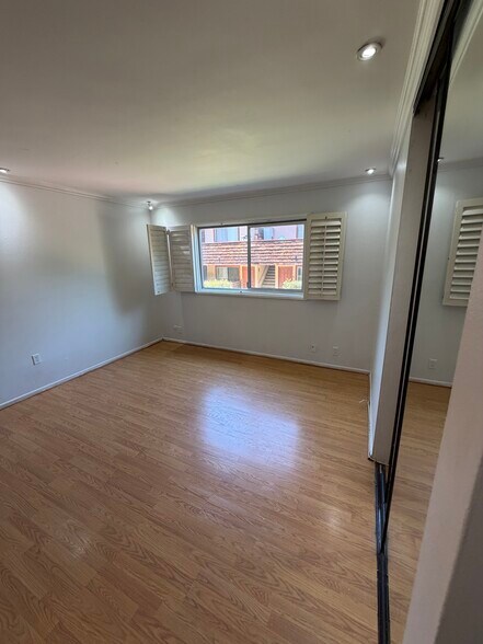 Building Photo - 5403 Newcastle Ave