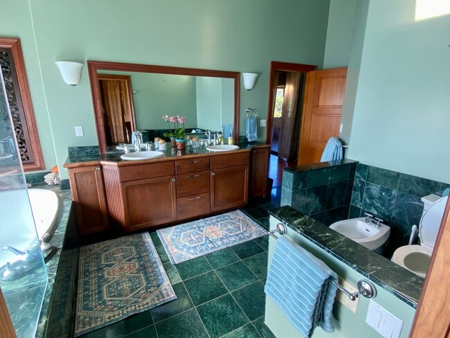 Building Photo - 630 E Kuiaha Rd