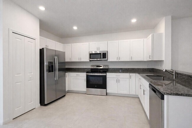 Building Photo - 6090 Shiner St